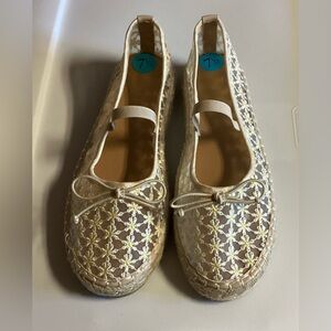 Madden Girl Woman’s Slip On Shoes Daisies Size 7.5M  New